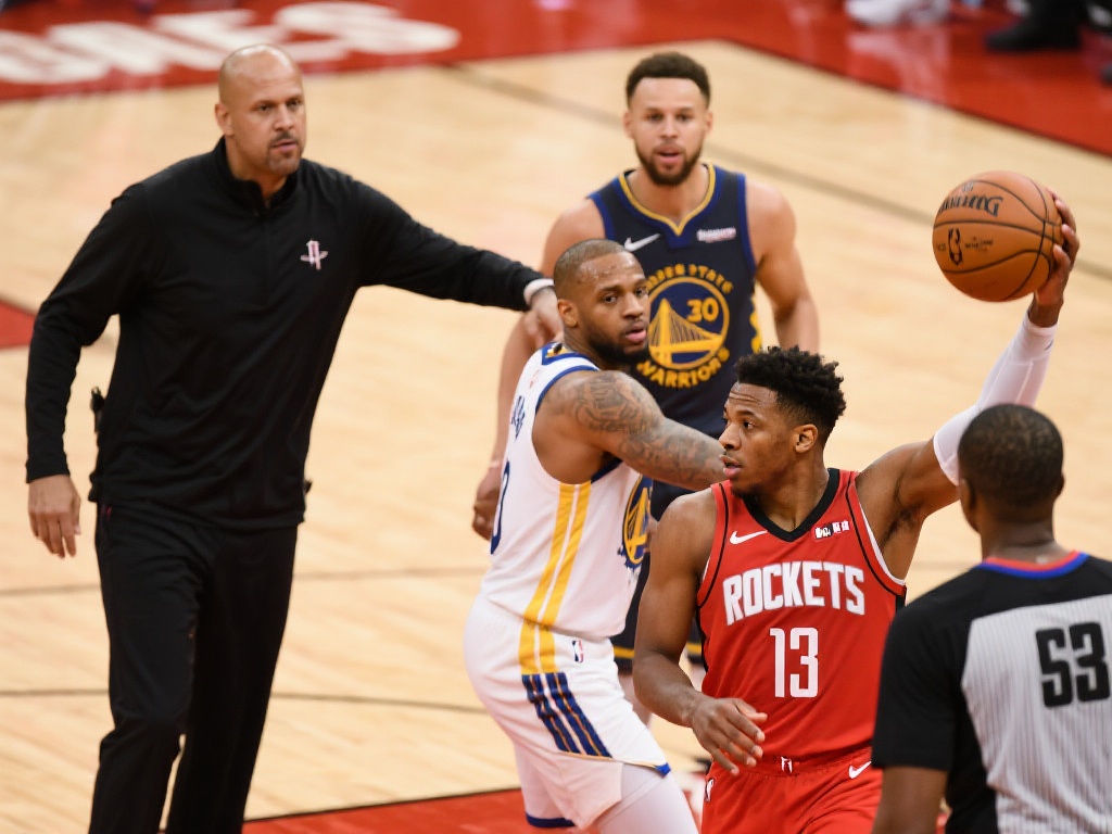 火箭三分手感冰冷!上半场仅8中2,勇士23中11领先12分 造成火箭三分低迷的原因可能包括球员状态不