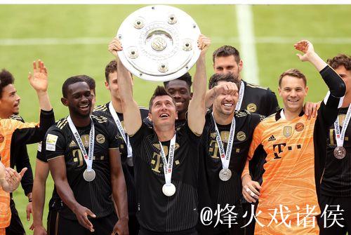 德甲年度最佳球员揭晓:莱万击败桑乔与哈弗茨荣膺桂冠 德甲年度最佳球员揭晓:莱万击败桑乔与哈弗茨荣膺桂冠